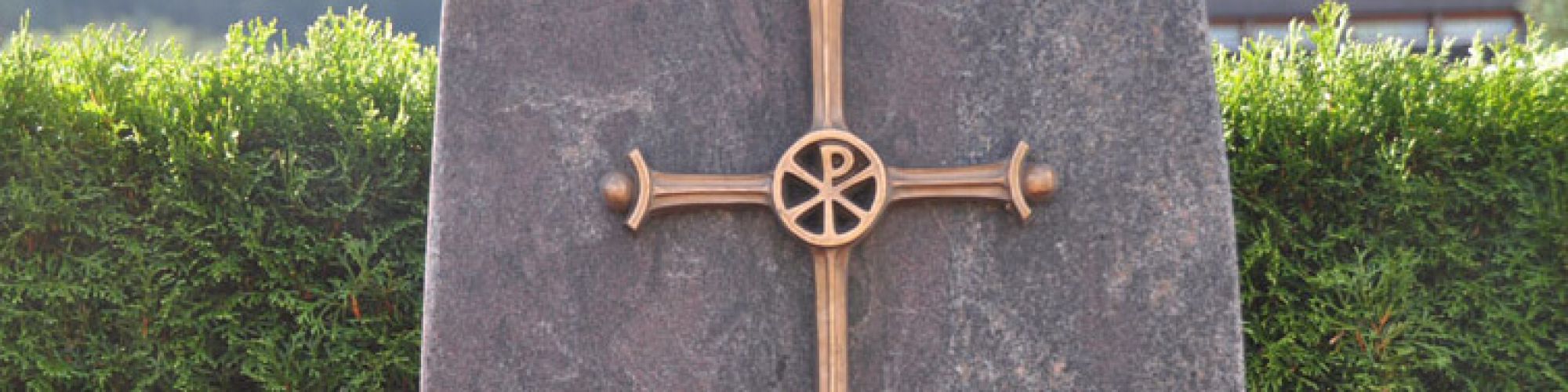 Grabstein mit Kreuz